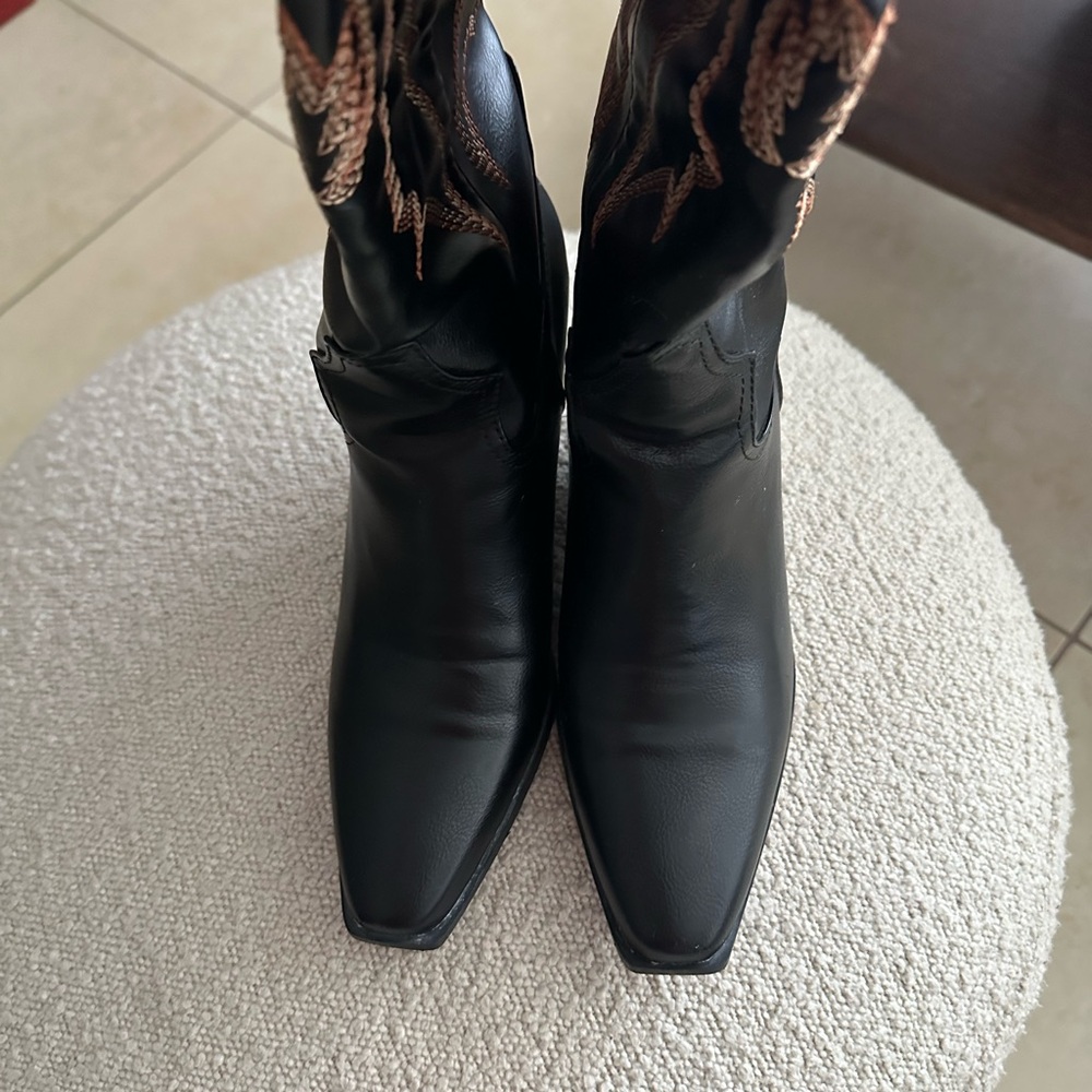 Billini Black Heeled Boots Sleek Silhouette